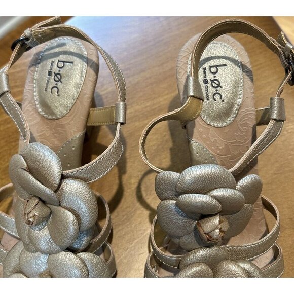 B.O.C Born Concepts Metallic Leather Champagne Flowers Block Heel Sandals Size 9 - Picture 2 of 13